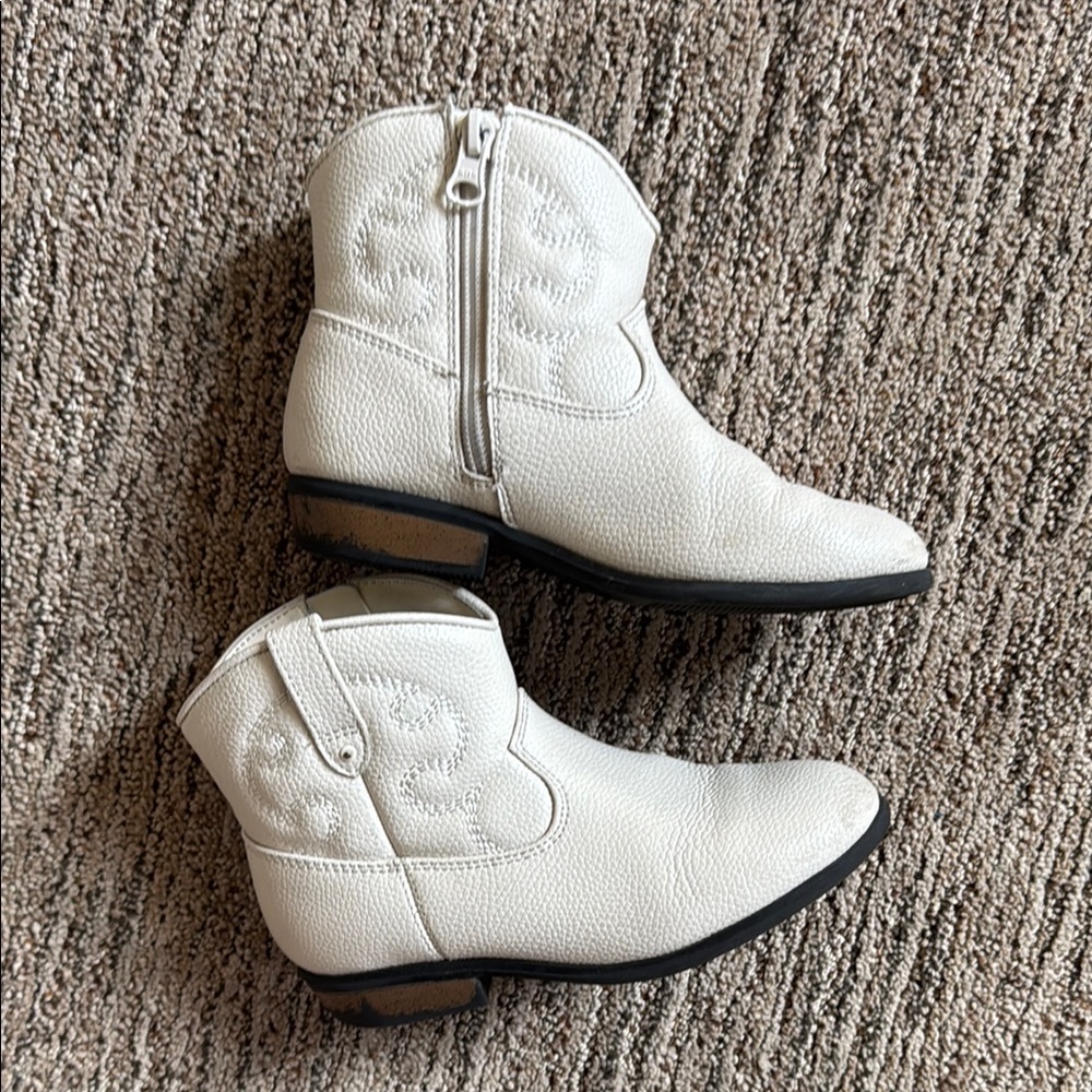 Cat & Jack White Quilted Ankle Boots size 12